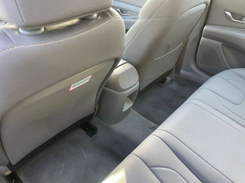 Used 2025 Hyundai Elantra SEL image 24