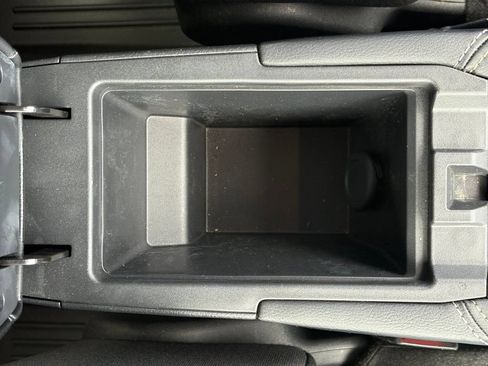 Used 2025 Nissan Kicks SV AWD/4WD image 28