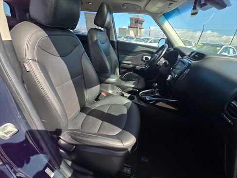 Used 2016 Kia Soul ! w/ Premium Package image 11