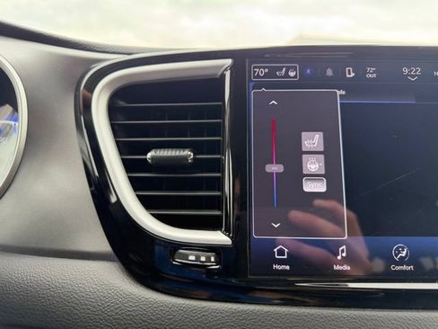 Used 2024 Chrysler Pacifica Touring-L FWD image 23