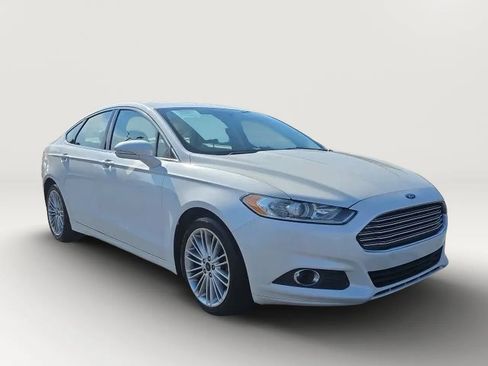 Used 2016 Ford Fusion SE w/ Equipment Group 202A FWD image 3