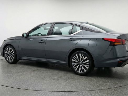 Used 2025 Nissan Altima 2.5 SV image 6