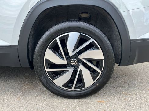 Used 2025 Volkswagen Atlas SE image 31