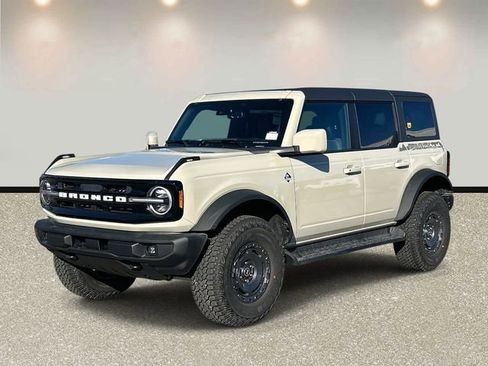 New 2025 Ford Bronco Outer Banks w/ Sasquatch Package AWD/4WD image 9