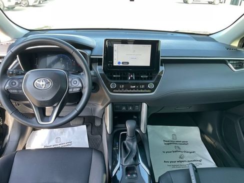 Used 2025 Toyota Corolla Cross XLE w/ Convenience Package AWD/4WD image 37