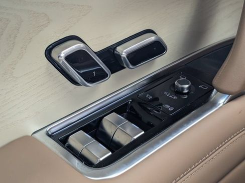 New 2026 Land Rover Range Rover SV AWD/4WD image 30