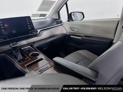Used 2021 Toyota Sienna XLE image 23