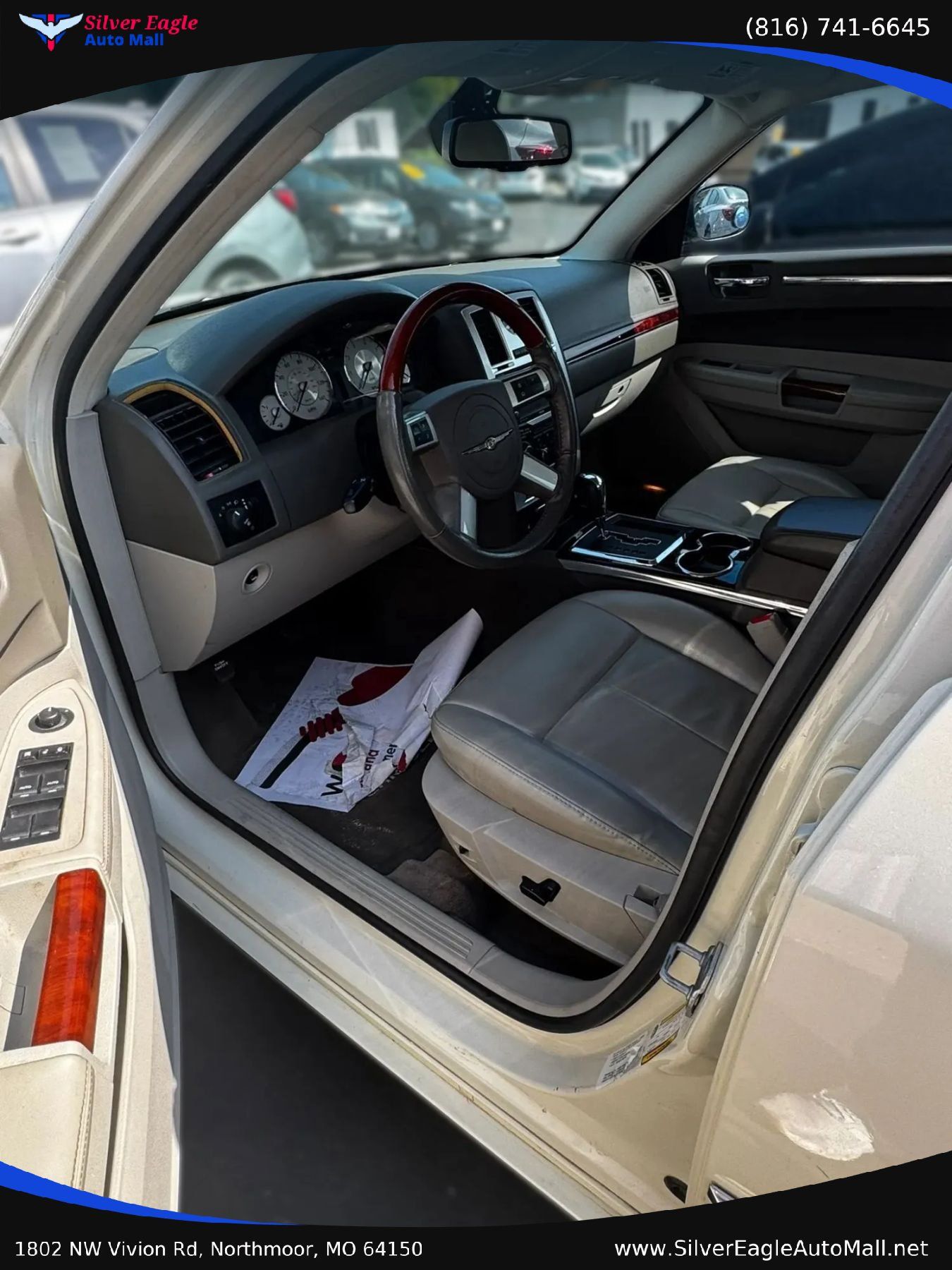 Used 2010 Chrysler 300 Limited RWD image 11