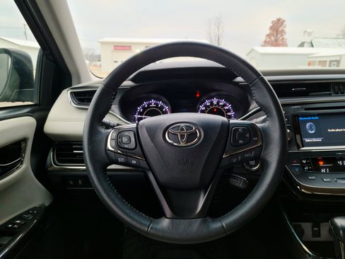Used 2018 Toyota Avalon XLE image 10