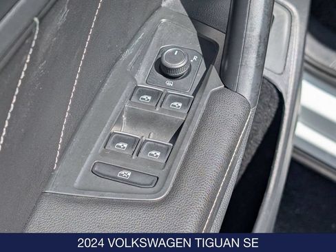 Used 2024 Volkswagen Tiguan SE AWD/4WD image 12