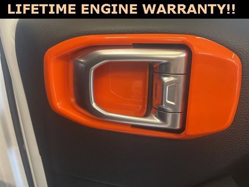 Used 2018 Jeep Wrangler Unlimited Sahara image 32