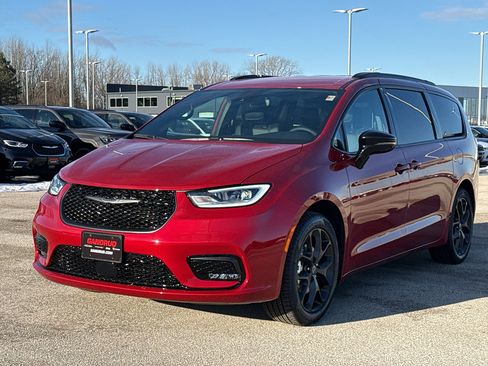 New 2026 Chrysler Pacifica Select w/ S Appearance Package FWD image 2