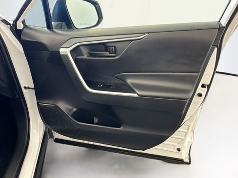 Used 2025 Toyota RAV4 LE AWD/4WD image 35
