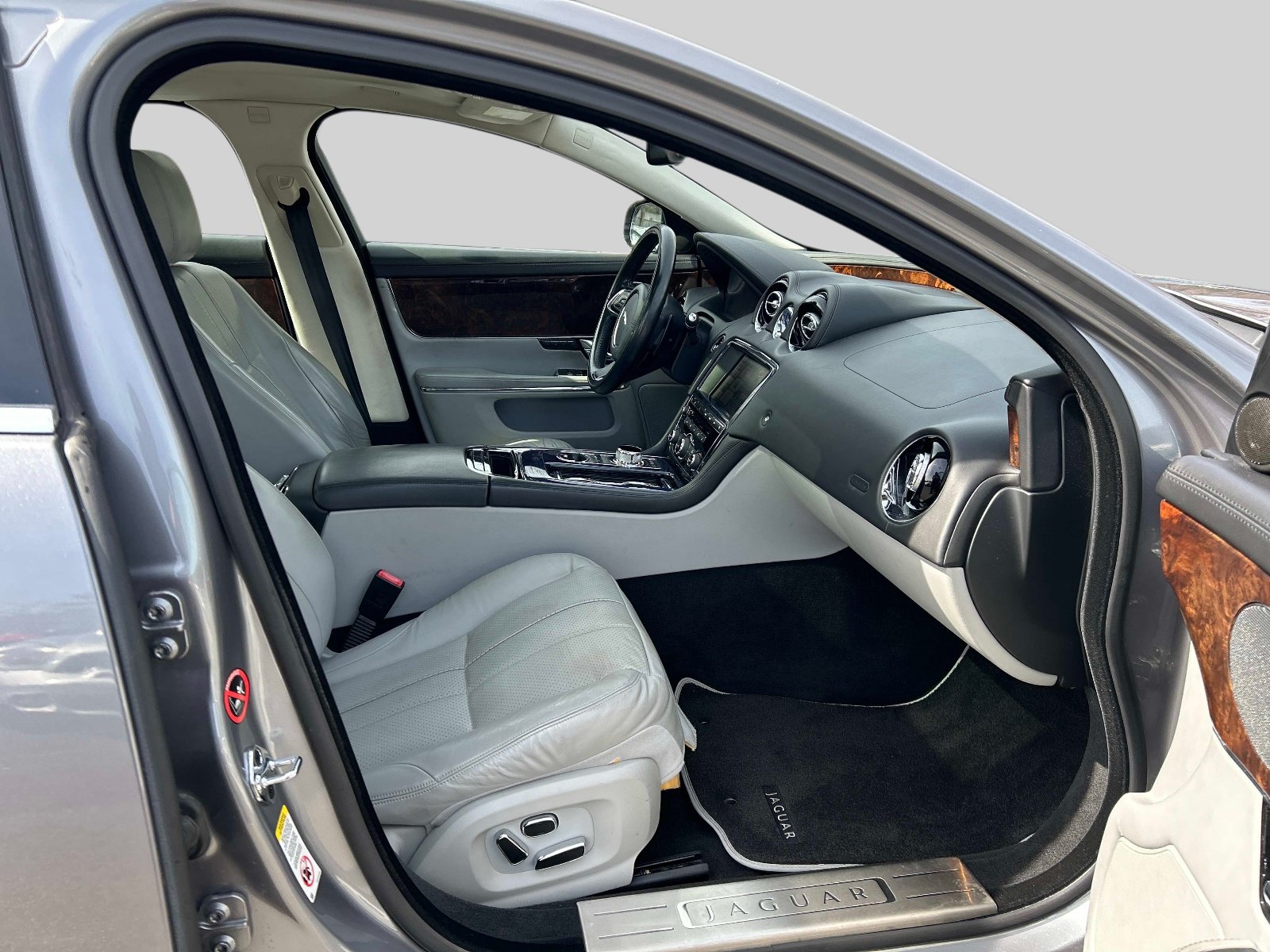 Used 2012 Jaguar XJ RWD image 18