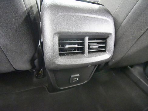 Used 2024 Chevrolet Equinox LT image 16