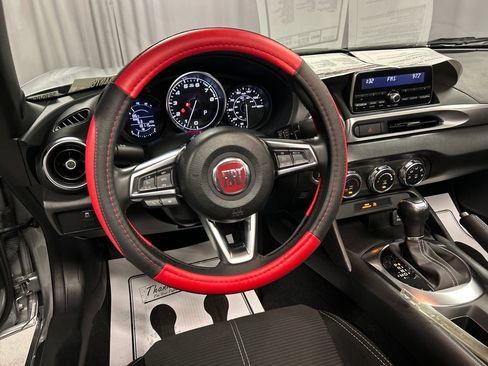 Used 2017 FIAT 124 Spider Classica RWD image 13