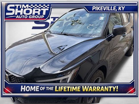 Used 2024 Volvo XC40 B5 Core image 1