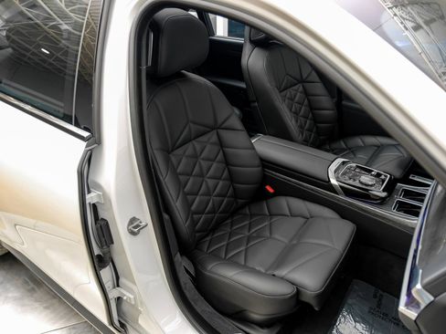 Used 2024 BMW 740i w/ Premium Package 2 image 44