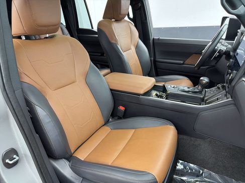 Used 2024 Lexus GX 550 w/ Accessory Package (2T) AWD/4WD image 32