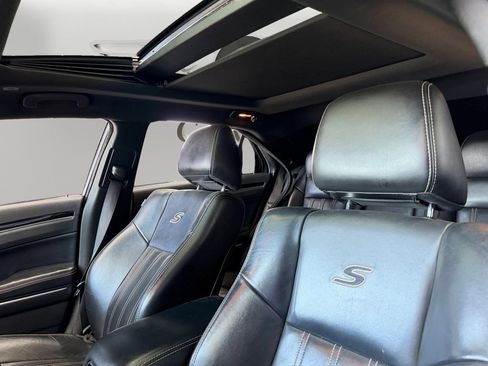 Used 2022 Chrysler 300 S RWD image 9