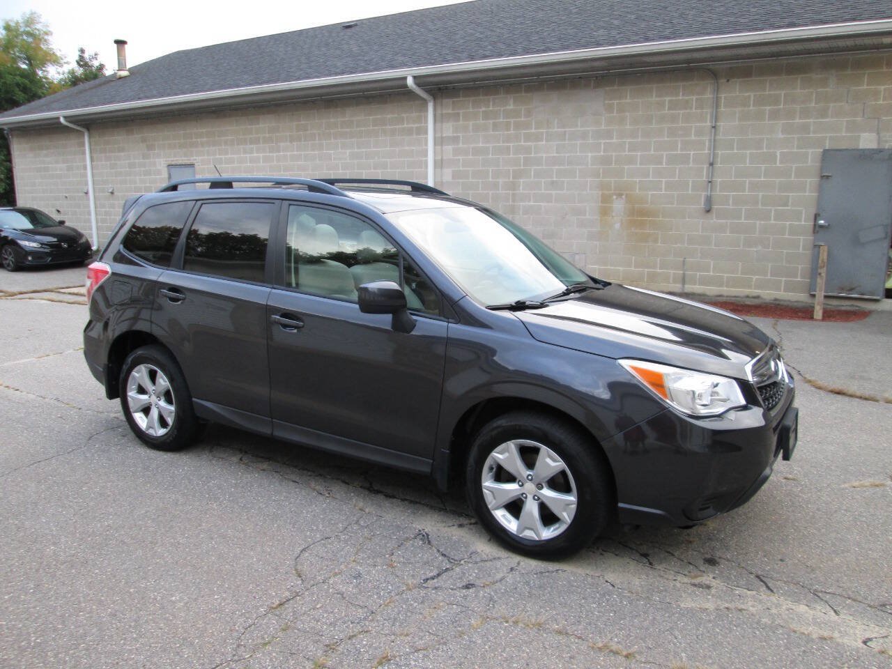 Used 2015 Subaru Forester 2.5i Premium AWD/4WD image 4