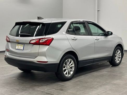Used 2021 Chevrolet Equinox LS FWD image 2