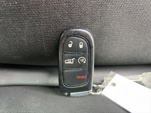 Certified 2019 Jeep Cherokee Latitude Plus w/ Comfort/Convenience Group image 29