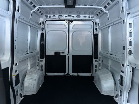 Used 2024 RAM ProMaster 2500 w/ Convenience Group FWD image 24