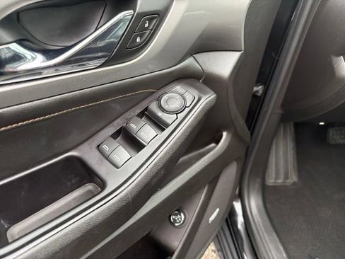 Used 2018 Chevrolet Traverse LT FWD image 8