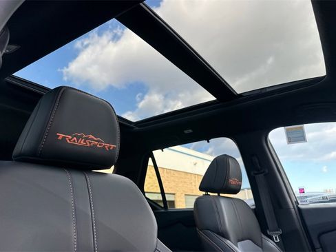 Used 2025 Honda Pilot TrailSport image 20