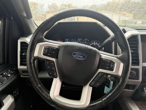 Used 2019 Ford F250 Lariat w/ Chrome Package image 24