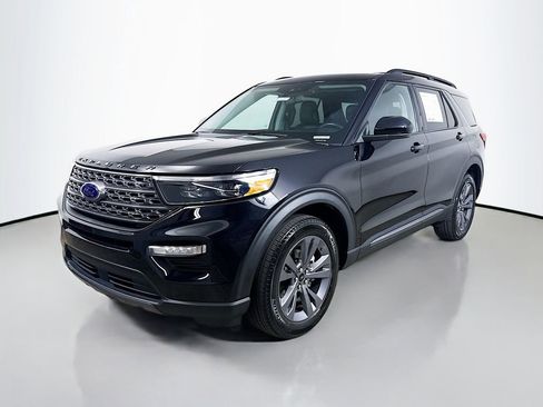 Used 2023 Ford Explorer XLT w/ Equipment Group 202A AWD/4WD image 3