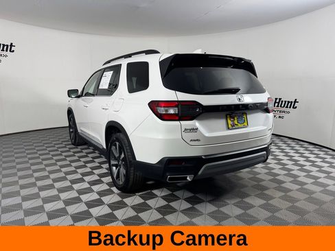 Used 2025 Honda Pilot Elite image 9