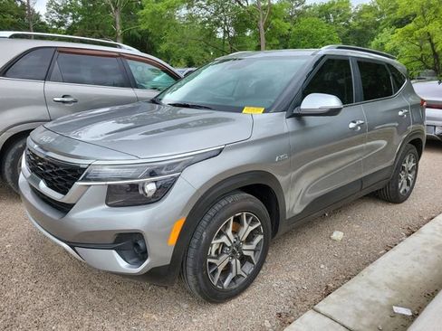 Used 2023 Kia Seltos EX AWD/4WD image 3