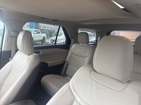 Used 2020 Ford Explorer Platinum w/ Premium Technology Package AWD/4WD image 10