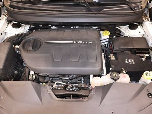 Used 2019 Jeep Cherokee Trailhawk w/ Cold Weather Group AWD/4WD image 38