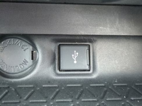 Used 2021 Toyota RAV4 LE FWD image 20