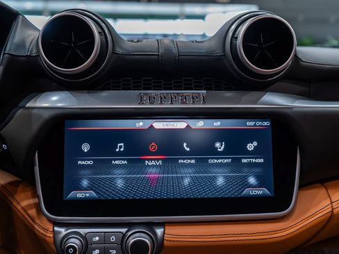 Certified 2020 Ferrari Portofino RWD image 40