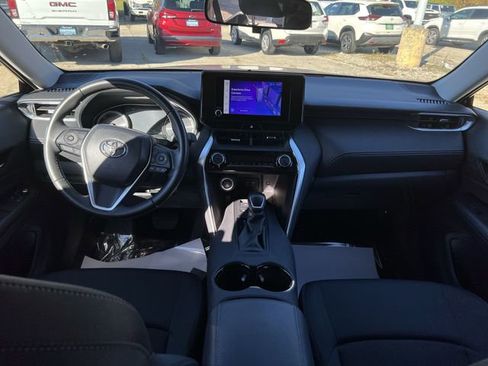 Used 2024 Toyota Venza LE image 21