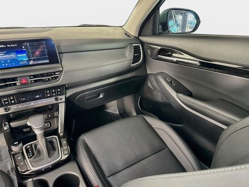 Used 2026 Kia Seltos EX FWD image 24