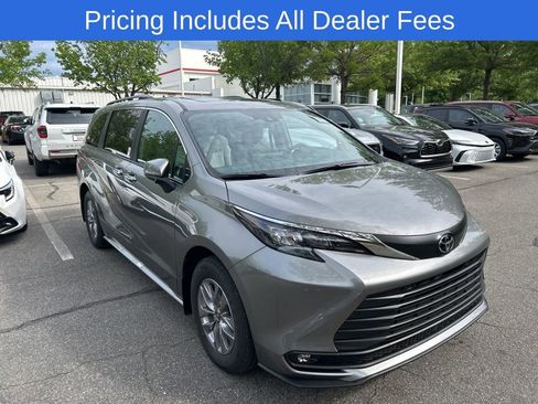 New 2026 Toyota Sienna XLE FWD image 1