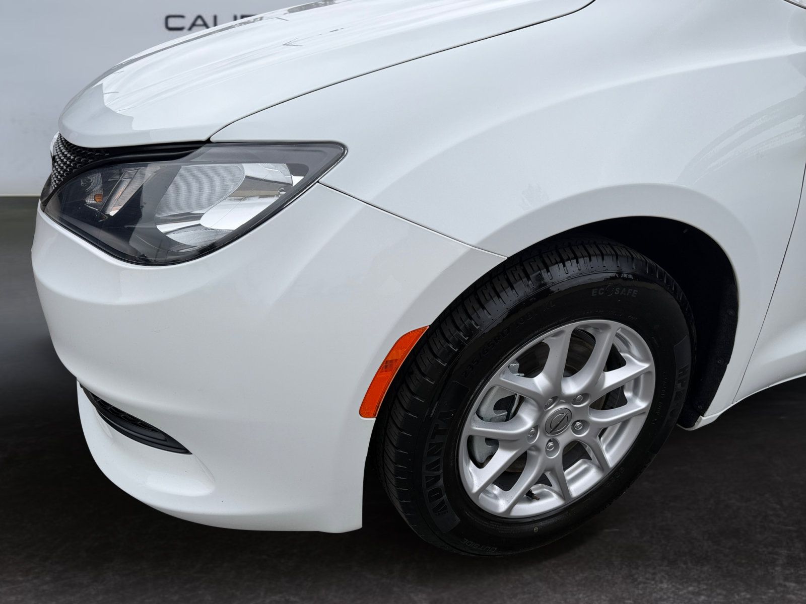 Used 2023 Chrysler Voyager LX FWD image 6