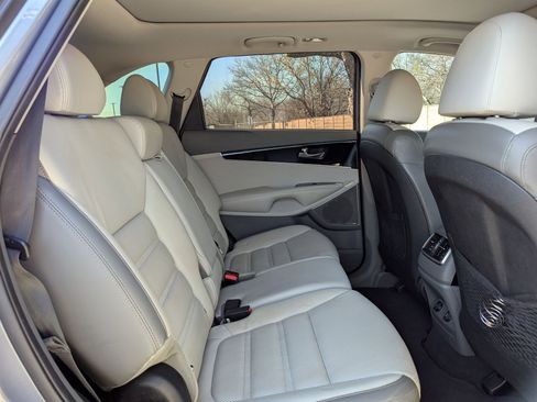 Used 2020 Kia Sorento SX image 25