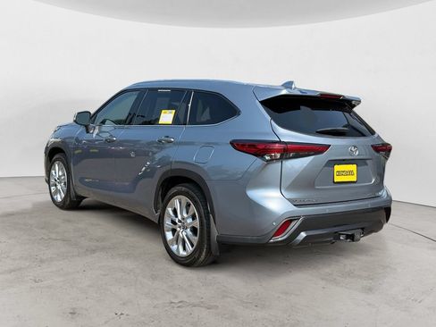 Used 2022 Toyota Highlander Limited AWD/4WD image 7