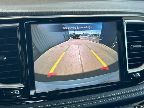 New 2025 Chrysler Pacifica Select image 17