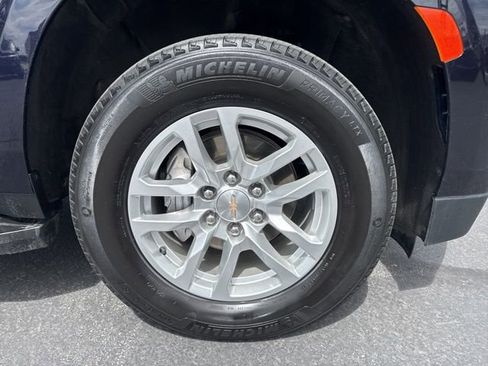 Certified 2024 Chevrolet Suburban LT AWD/4WD image 9