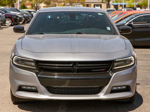 Used 2017 Dodge Charger SXT w/ Blacktop Package RWD image 3