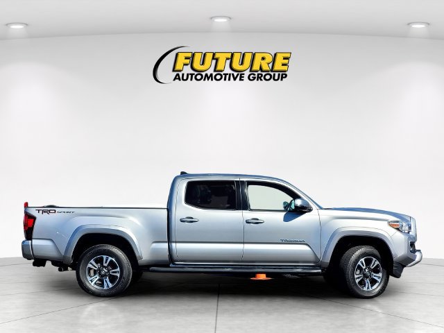Used 2018 Toyota Tacoma TRD Sport RWD image 3