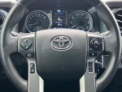 Certified 2022 Toyota Tacoma SR5 AWD/4WD image 19