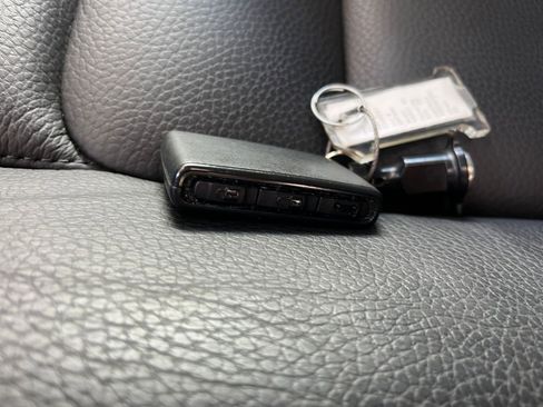 Used 2025 Volvo V60 B5 Cross Country Plus image 22